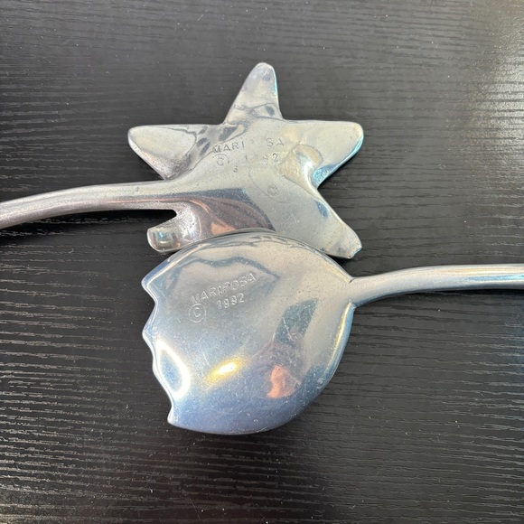 Mariposa Fun Flower Salad Servers - EUC cast aluminum - Picture 2 of 4